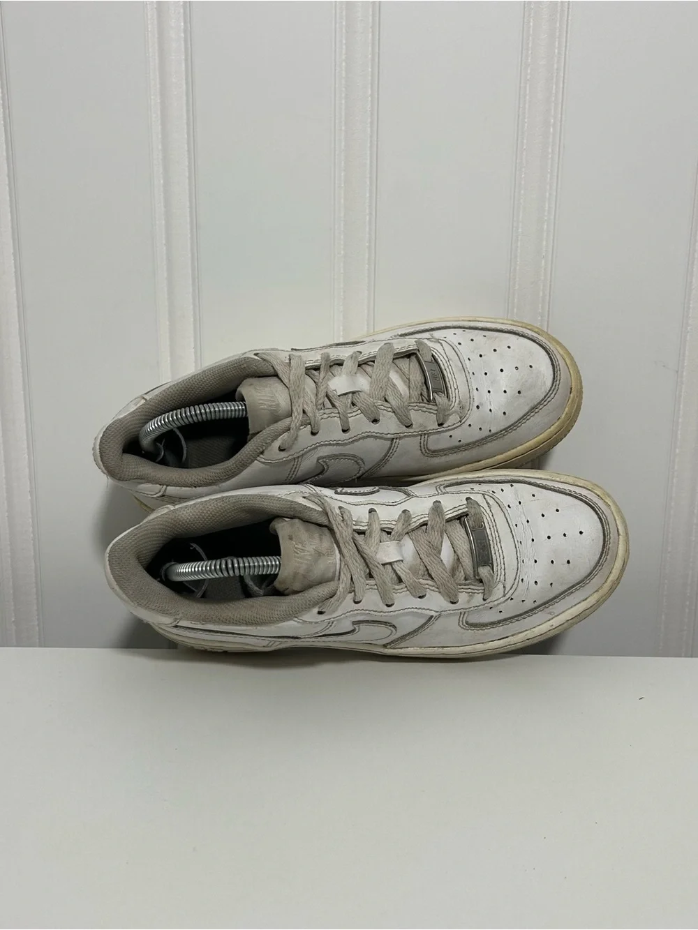 Nike Air Force 1 White Leather Low-Top Sneakers - Picture 6 of 8